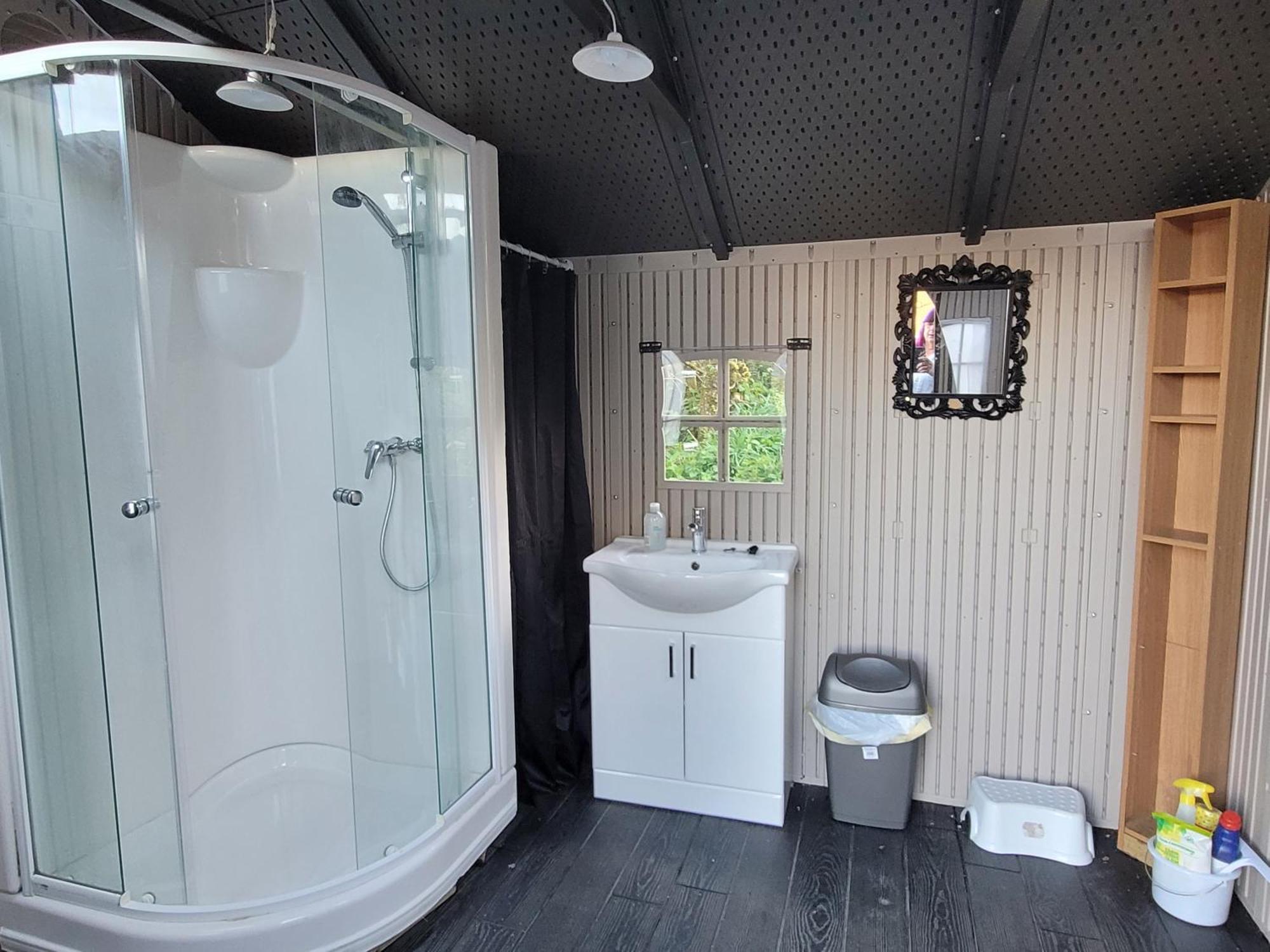 נארברת' Budget Stay, In Lovely Private Setting With Rustic Charm, Log Burner, Fire Pit, Campers Kitchen & Eco Loo No Bedding Supplied מראה חיצוני תמונה